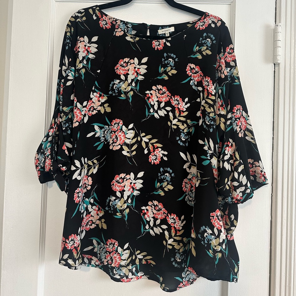 Beautiful, flower print blouse/top, Size M (oversized)